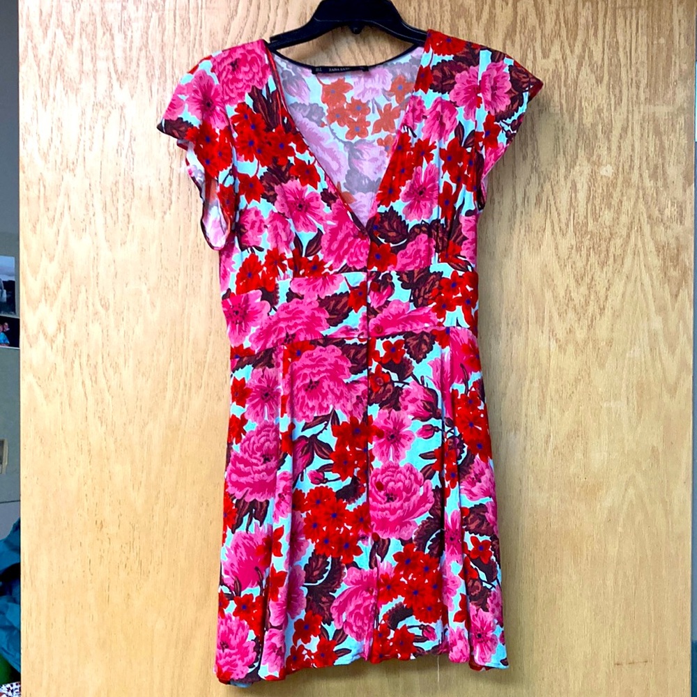Super cute Zara Basic Size Small Dress in Pinks, Whites, & burgundy flowers